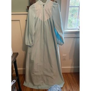 Vintage 1970's Donna Richard-Gilligan and O'Malley Dressing Gown Size Medium